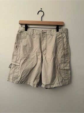 Columbia women’s Cargo Shorts in Light Khaki - Classic Casual Hiking